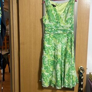 Hayley Matthews size 12 lined sleeveless dress ruched mid section lime green